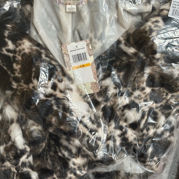 NIP Band of The Free size small Ivory Black crop jacket - Picture 3 of 4